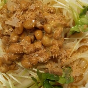 のど越し最高♪　「ぶっかけ納豆うどん」